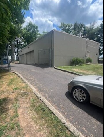 More Photos Of 122 Tampa Ave, Hamilton Township Industrial For Lease