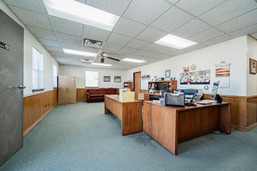 Primary Photo Of 12540 C F Hawn Fwy, Dallas Warehouse For Lease