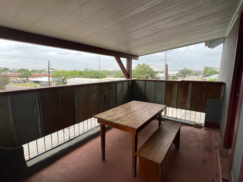 More Photos Of 1600 S Ford St, Llano Storefront Retail Office For Sale