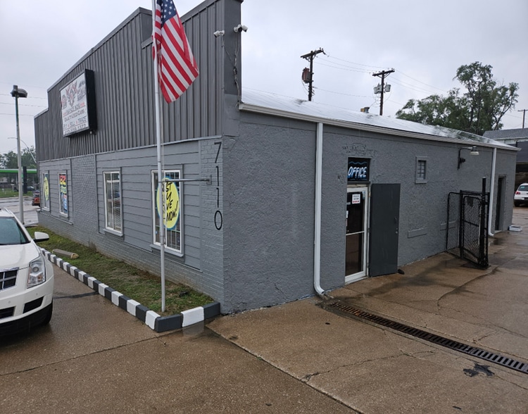 More Photos Of 7112 Blondo St, Omaha Auto Dealership For Sale