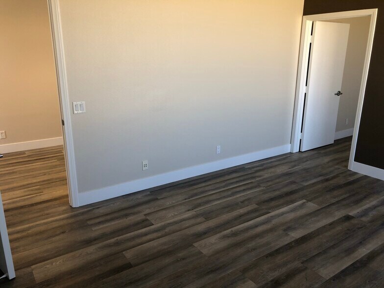 More Photos Of 77772 Flora Rd, Palm Desert Office For Lease