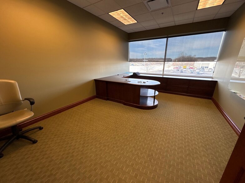 More Photos Of 3589 Sagamore Pky, Lafayette Office For Lease