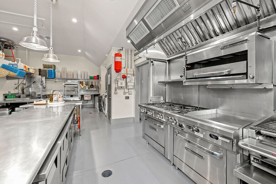 More Photos Of 1766 14th Ave, Vero Beach Restaurant For Sale