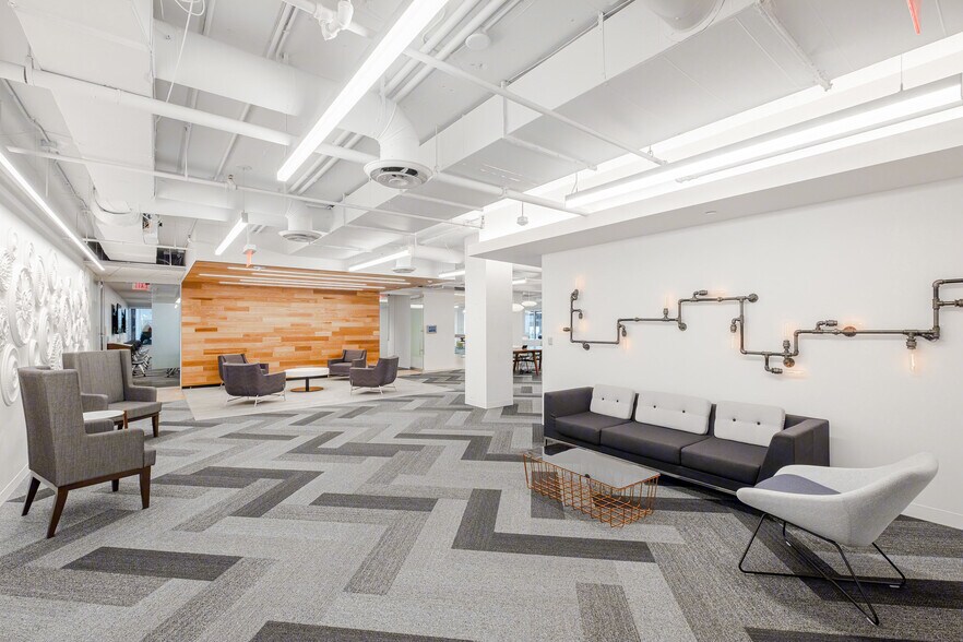 More Photos Of 2550 S Clark St, Arlington Office For Sale