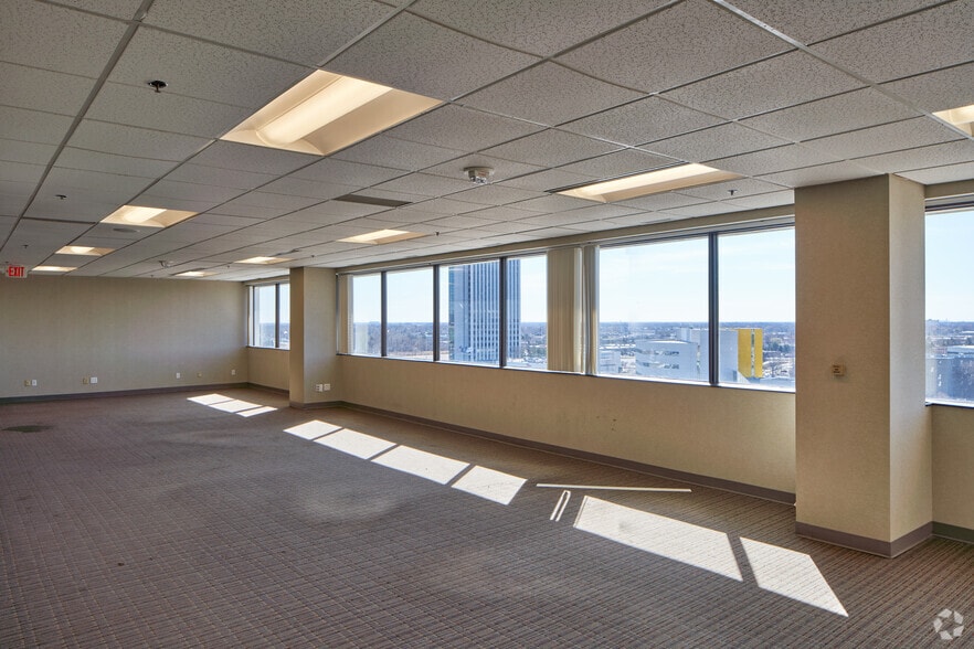 More Photos Of 888 W Big Beaver Rd, Troy Office For Lease