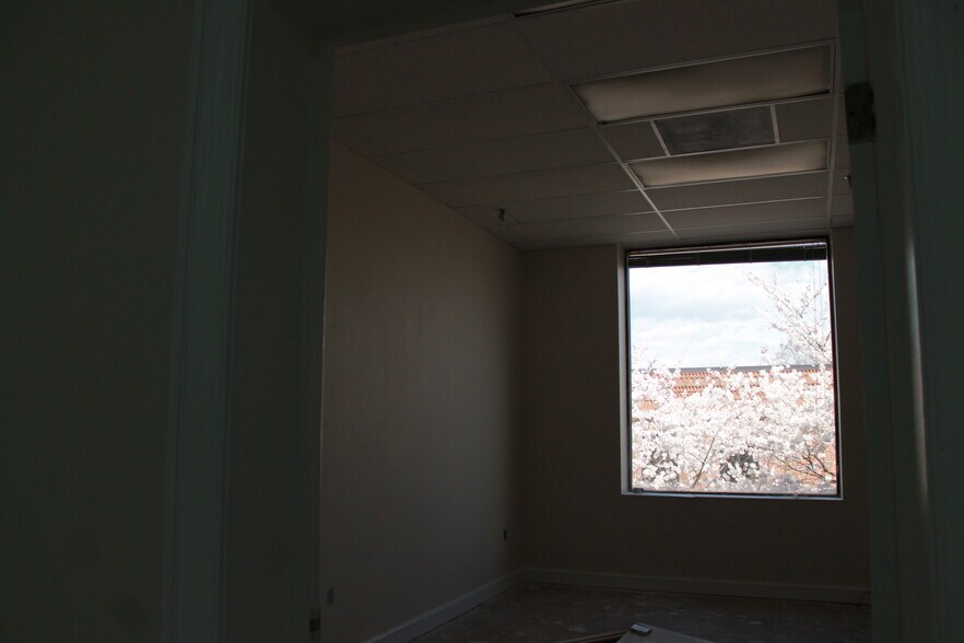 More Photos Of 201 W Market St, Kingsport Office For Sale