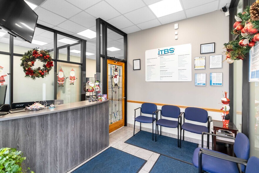 More Photos Of 1627 N Western Ave, Chicago Storefront For Lease