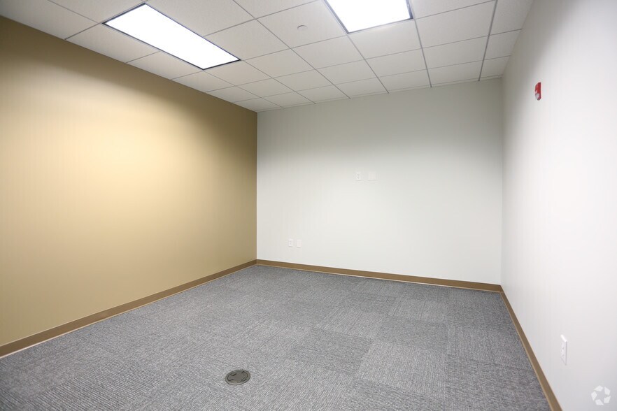 More Photos Of 1 W Fourth St, Winston-Salem Office For Lease