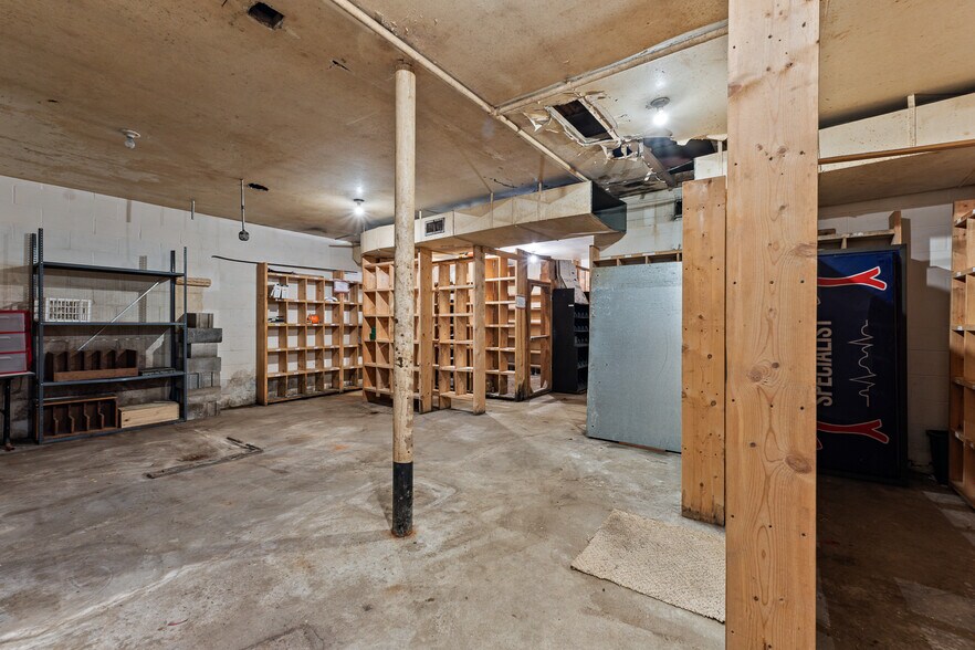 More Photos Of 1302-1306 4th Ave, Huntington Medical For Sale