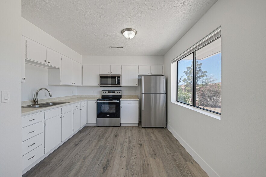 More Photos Of 126 E 1st North St, Mesquite Multifamily For Sale