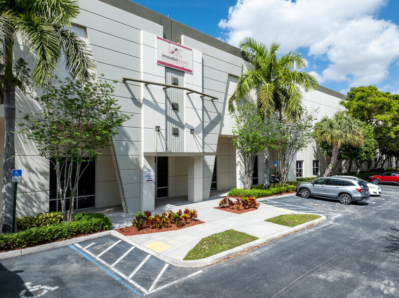 Primary Photo Of 12600-12608 NW 115th Ave, Medley Distribution For Lease