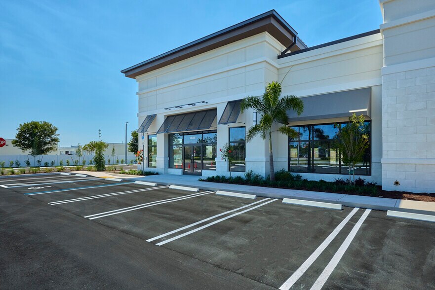 More Photos Of 1908 SW Gatlin Blvd, Port Saint Lucie General Retail For Lease