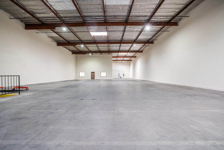 More Photos Of 17022 S Montanero Ave, Carson Warehouse For Lease