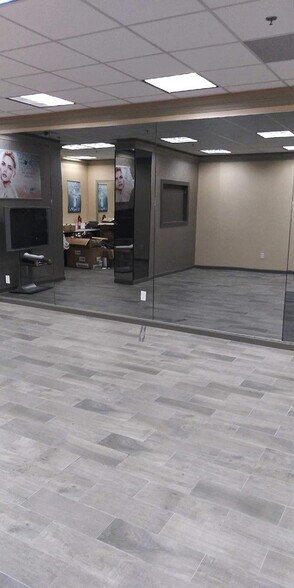 More Photos Of 1015 Crocker St, Los Angeles Storefront For Lease