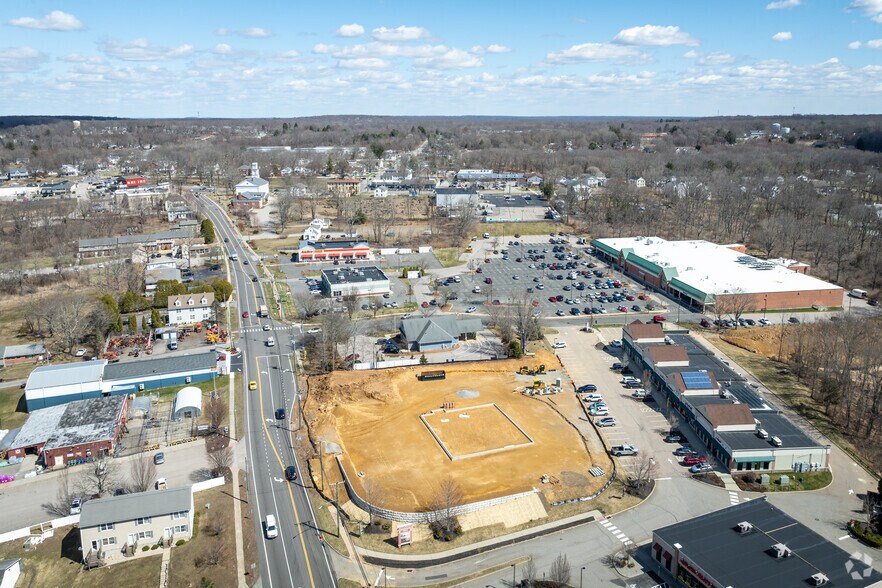 More Photos Of 179 Linwood Ave, Colchester Storefront For Lease