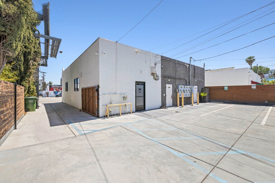 More Photos Of 4325-4327 Woodman Ave, Sherman Oaks Storefront Retail Office For Lease