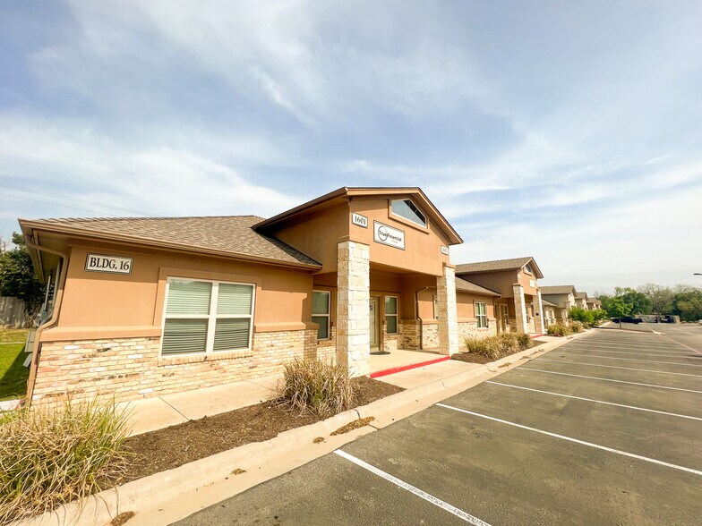 More Photos Of 1464 E Whitestone Blvd, Cedar Park Loft Creative Space For Lease