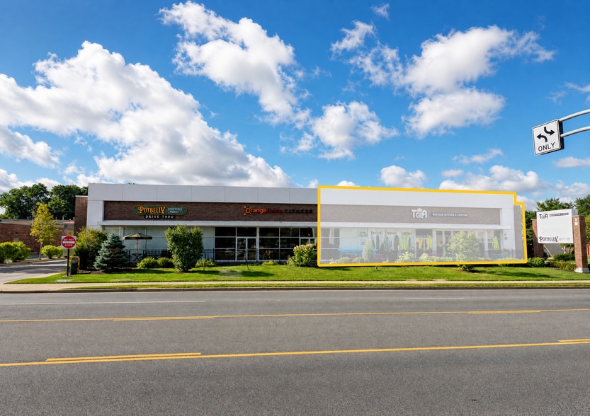 More Photos Of 19-31 W Ogden Ave, Westmont General Retail For Lease