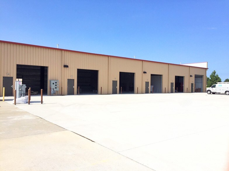 More Photos Of 9154 Woodend Rd, Edwardsville Flex For Lease