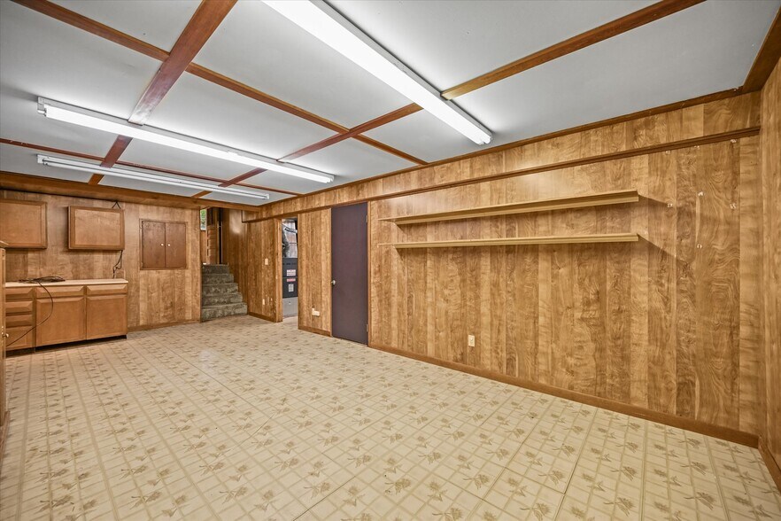 More Photos Of 1335 S Kio St, Watkins Veterinarian Kennel For Sale