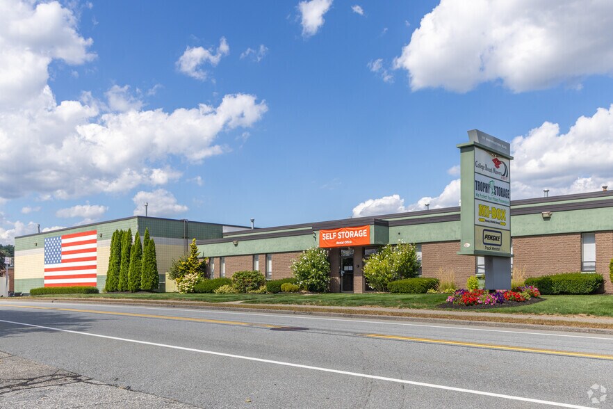 More Photos Of 111 Northeastern Blvd, Nashua Self Storage For Lease