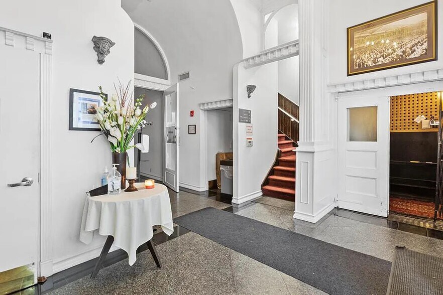More Photos Of 75 Murray St, New York Office Residential For Sale