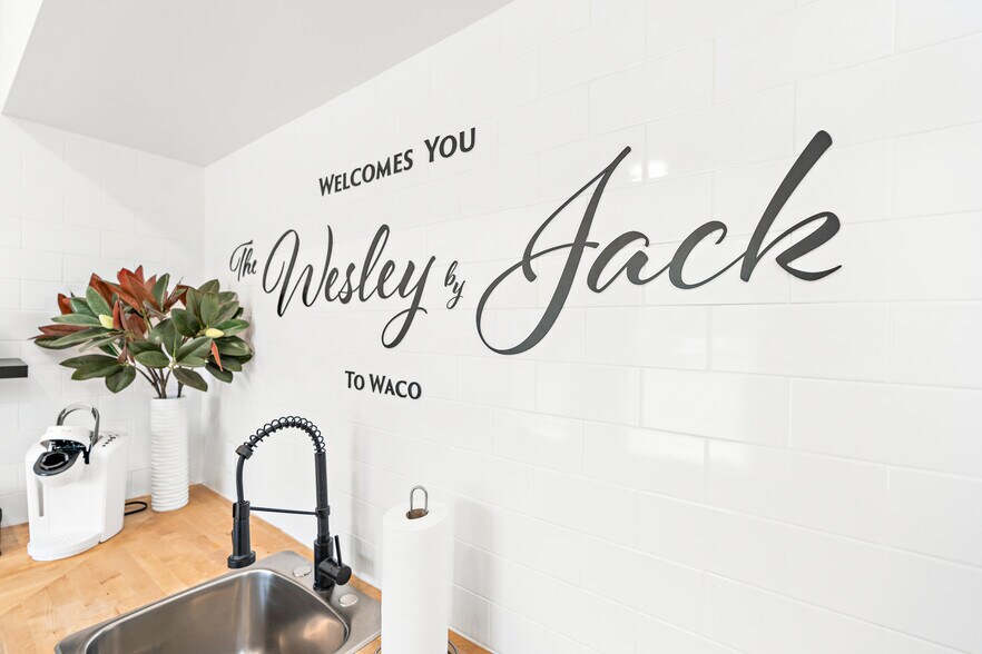 More Photos Of 511 S 10th St, Waco Specialty For Sale