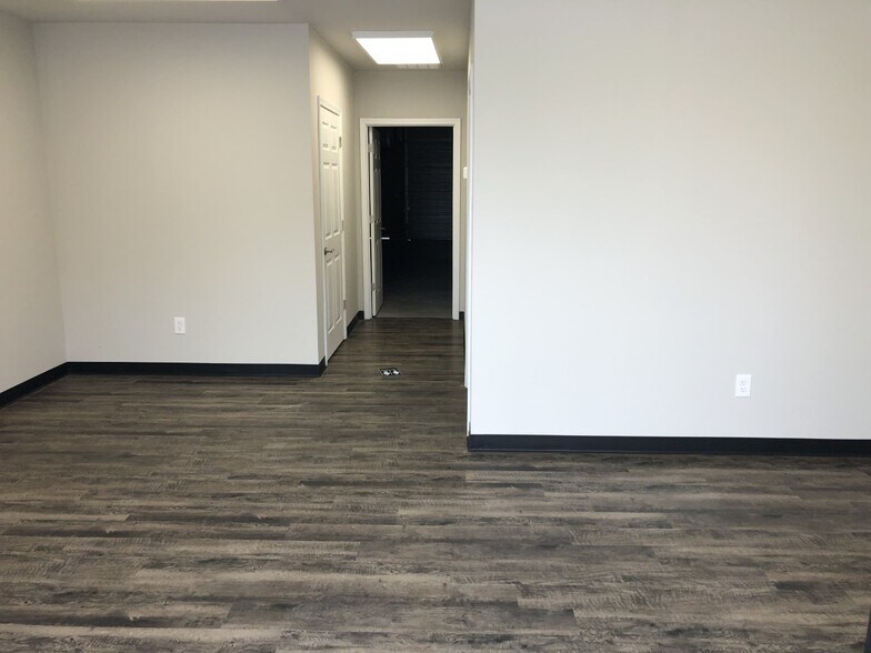 More Photos Of 250 Grogan Dr, Dawsonville Warehouse For Lease
