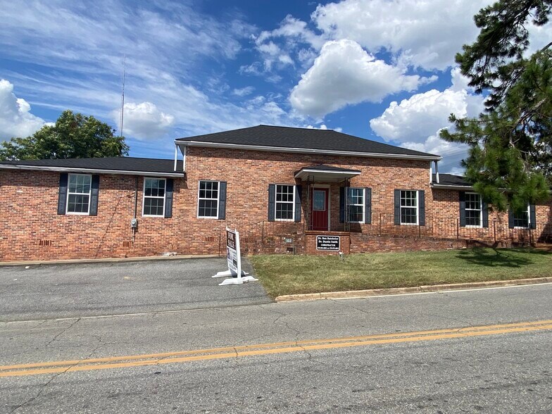 Primary Photo Of 102 1st St, Cochran Office For Sale