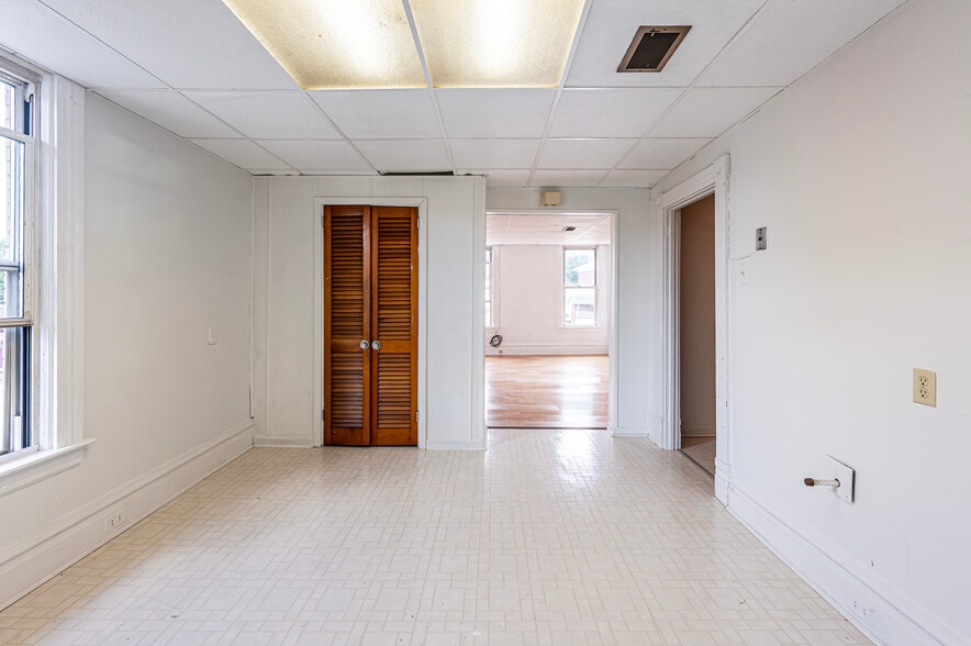 More Photos Of 537 S 5th St, Jeannette Freestanding For Sale