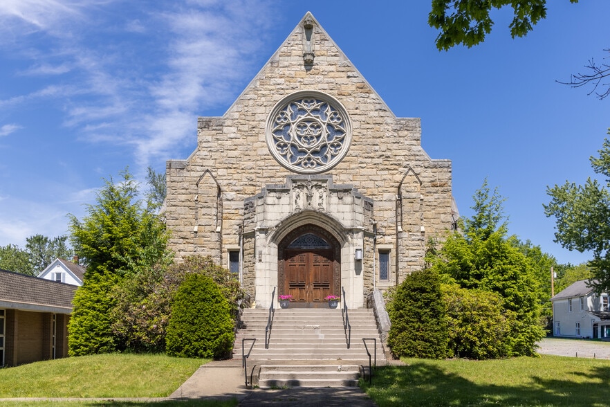 More Photos Of 309 N Broad St, Grove City Religious Facility For Sale