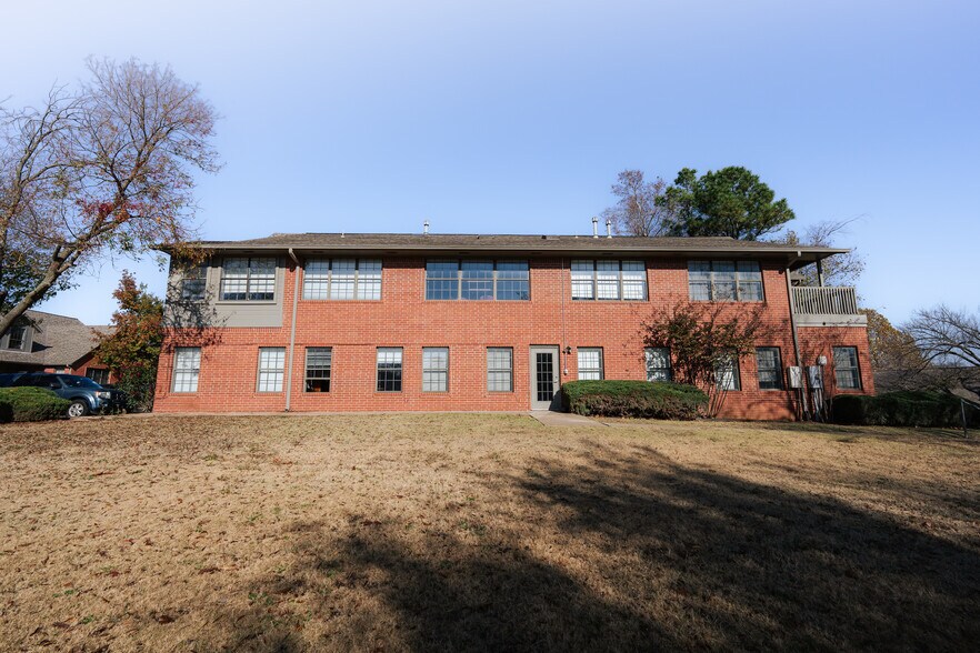 More Photos Of 1900 E 15th St, Edmond Office For Sale