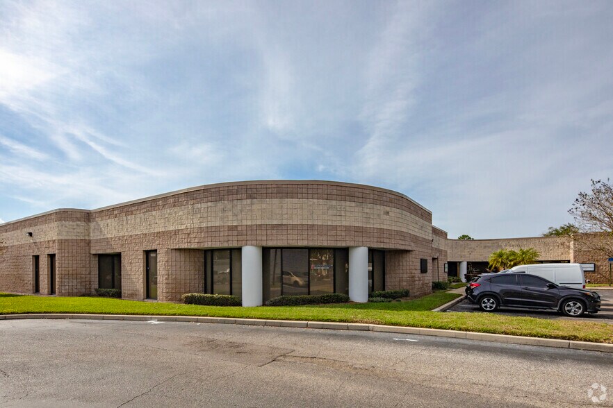 More Photos Of 5910 Benjamin Center Dr, Tampa Flex For Lease