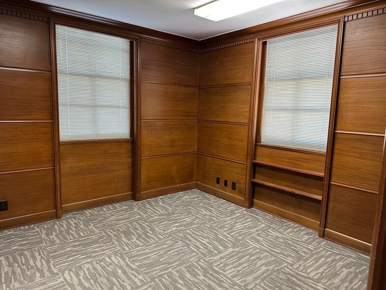 More Photos Of 4027 Main St, Dallas Manufacturing For Sale