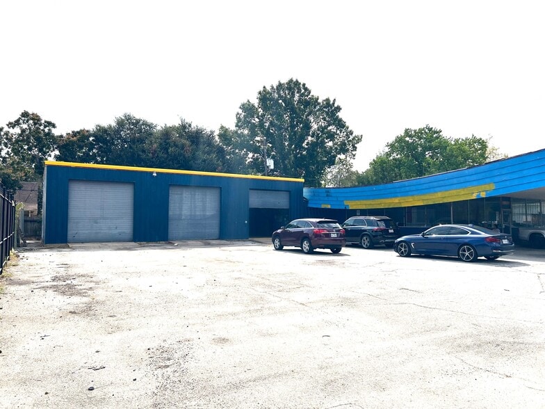 More Photos Of 12405 Hillcroft St, Houston Auto Dealership For Sale
