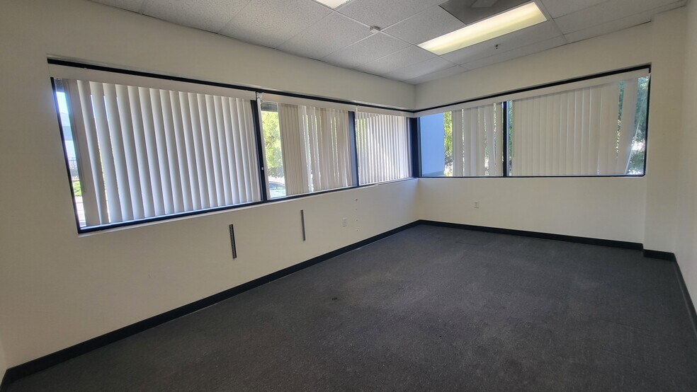 More Photos Of 42445 Avenida Alvarado, Temecula Warehouse For Lease