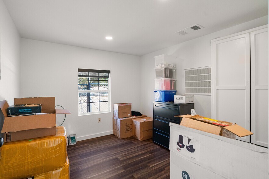 More Photos Of 19510-19514 Turtle Creek Ln, Magnolia Warehouse For Sale