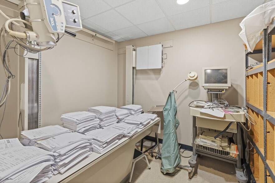 More Photos Of 24548 W Warren St, Dearborn Heights Medical For Sale