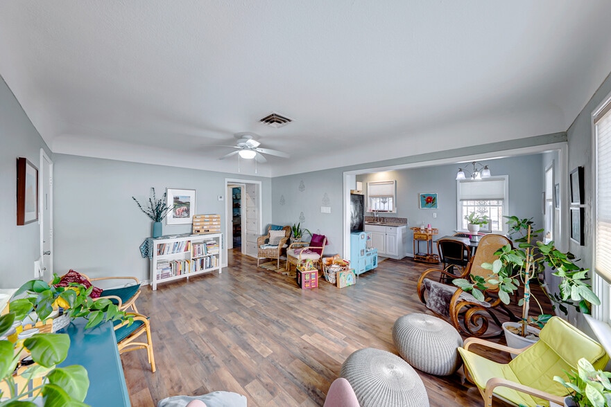 More Photos Of 610 S 8th St, Las Vegas Office For Lease