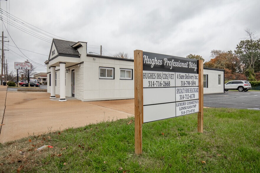 More Photos Of 2012 Woodson Rd, Overland Showroom For Sale