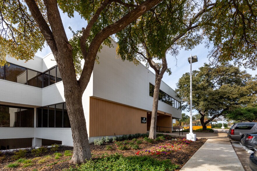 More Photos Of 104 Decker Ct, Irving Unknown For Lease