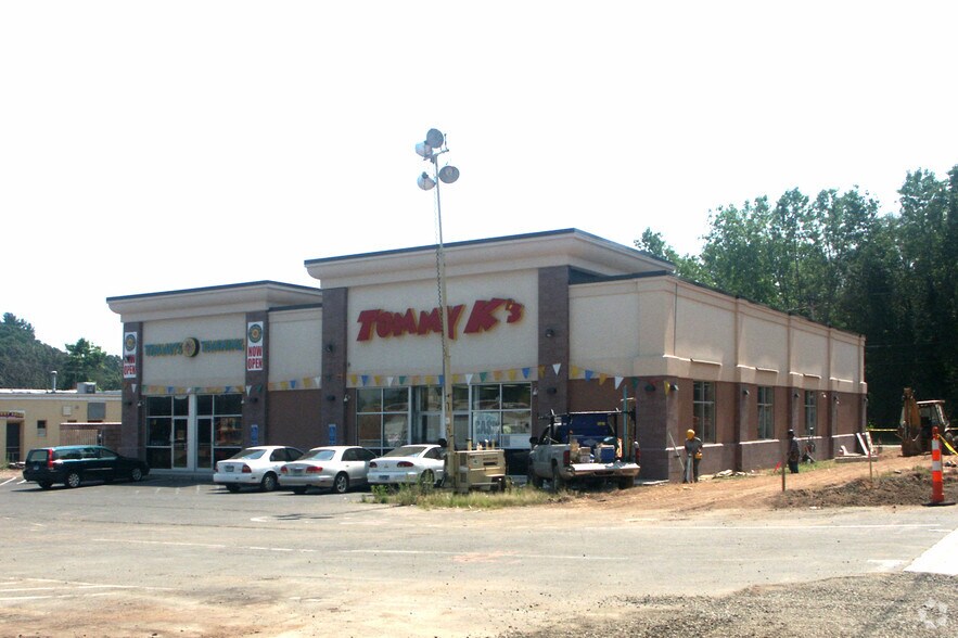 More Photos Of 460-480 Elm St, West Haven Storefront For Lease