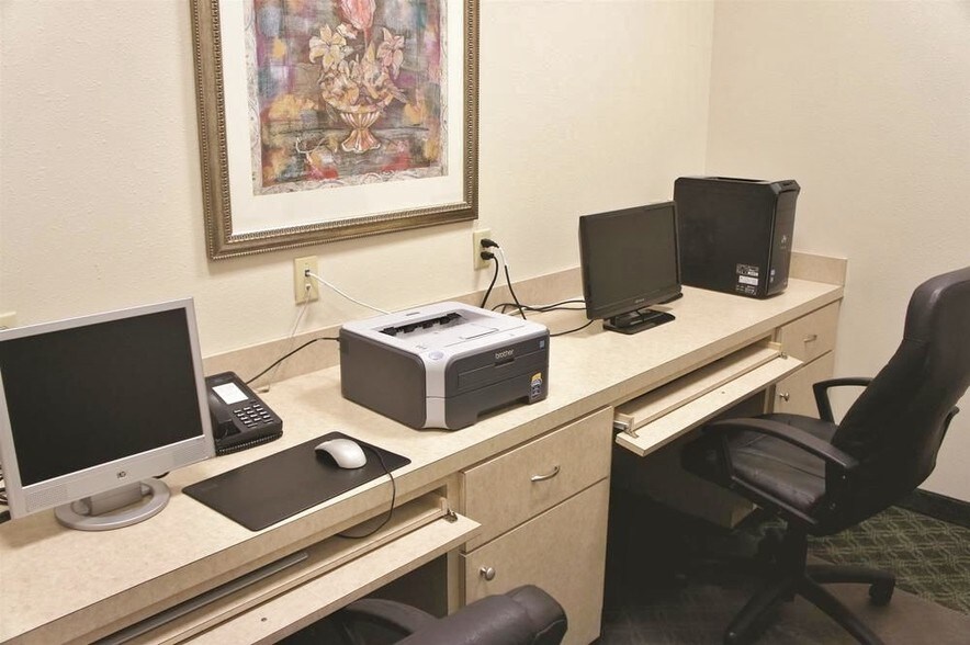 More Photos Of 415 Fm 1960 Rd E, Houston Hotel For Sale