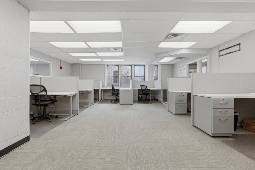 More Photos Of 174 Green St, Melrose Office For Sale