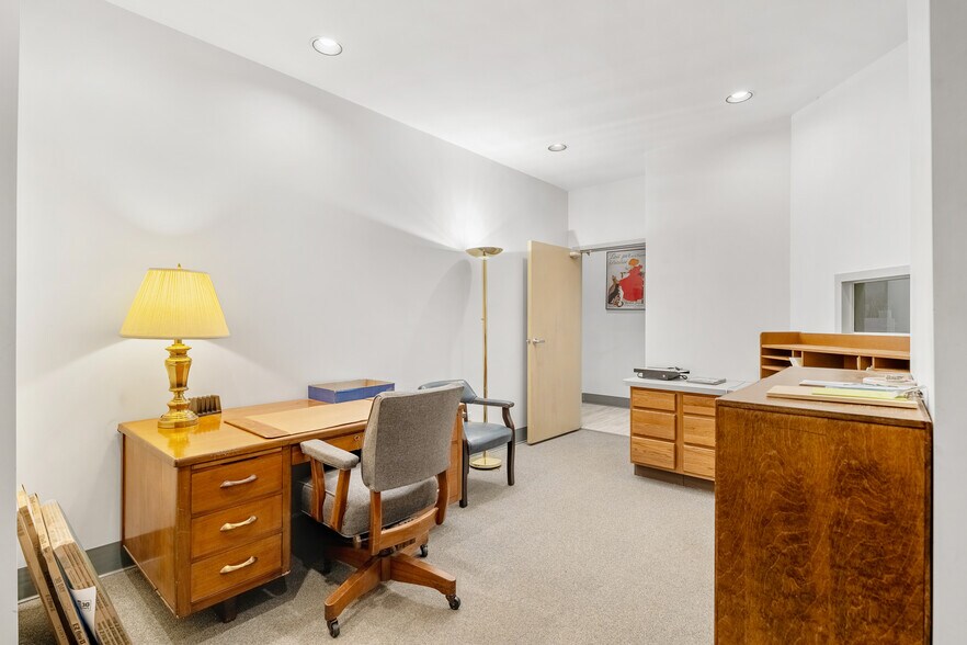 More Photos Of 3221 W Governor John Sevier Hwy, Knoxville Medical For Lease