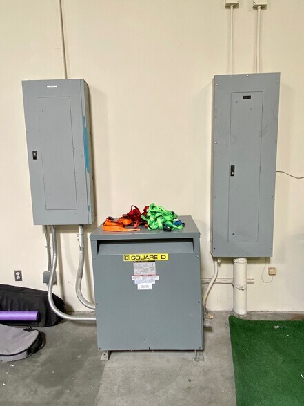 More Photos Of 28303-28319 W Industry Dr, Valencia Warehouse For Lease