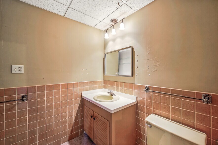 More Photos Of 2000 Green St, Farrell Medical For Lease