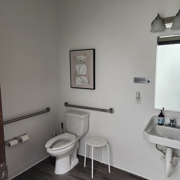 More Photos Of 8732 W Fountain Ave, Tampa Medical For Lease