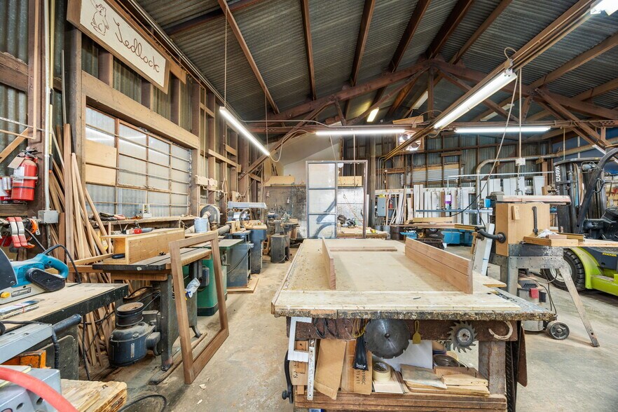 More Photos Of 8401 Baldwin St, Oakland Warehouse For Sale