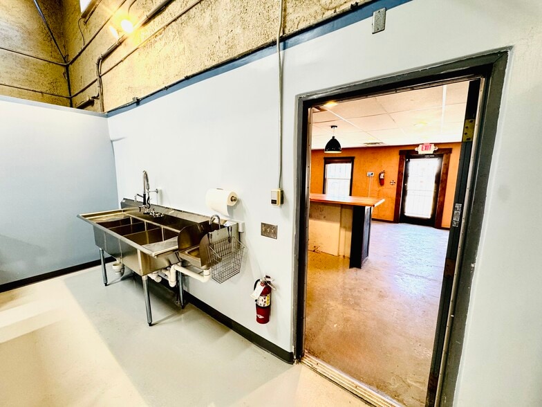 More Photos Of 36730 Democracy Dr, Trinidad Warehouse For Lease